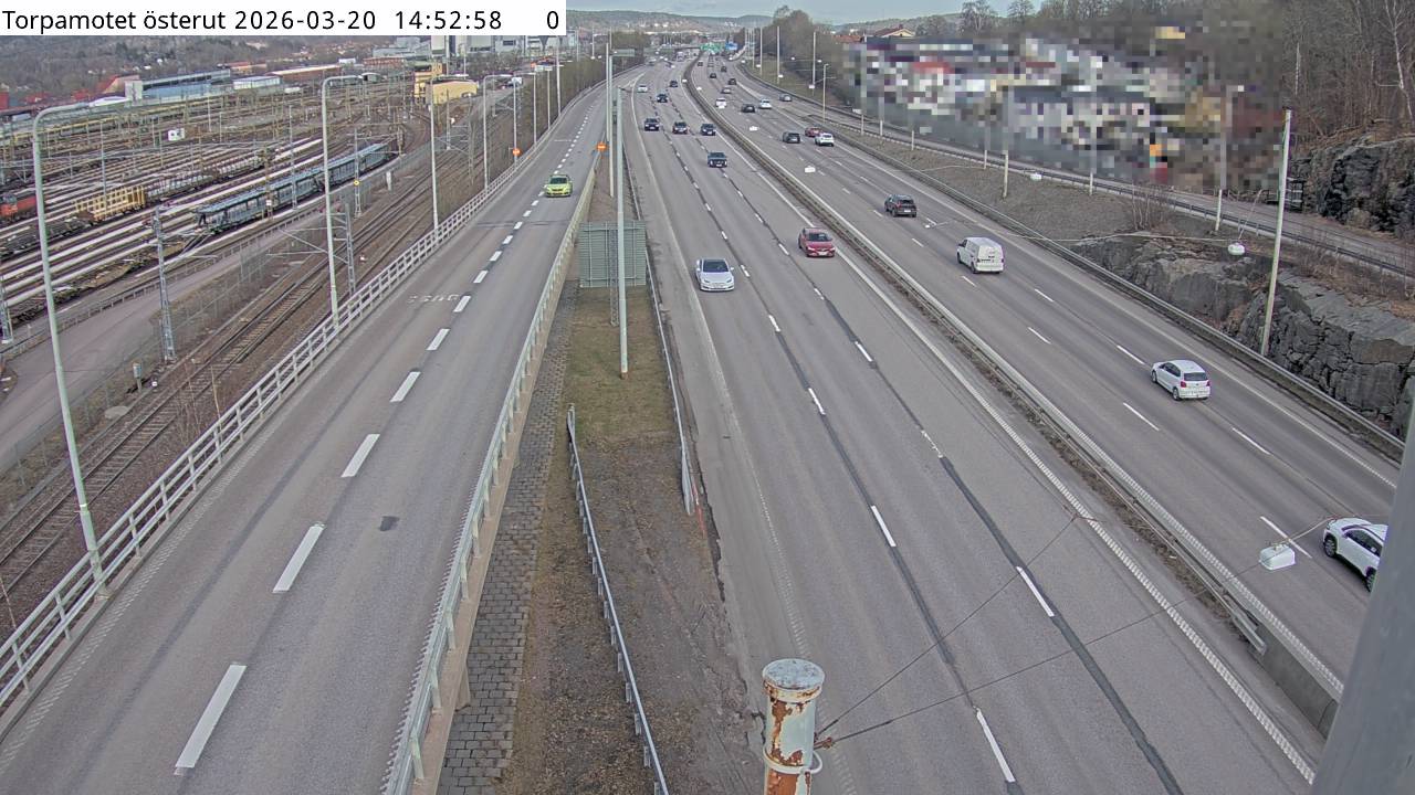Torpamotet österut — Kameran är placerad på E20 vid Torpamotet och är riktad Österut.