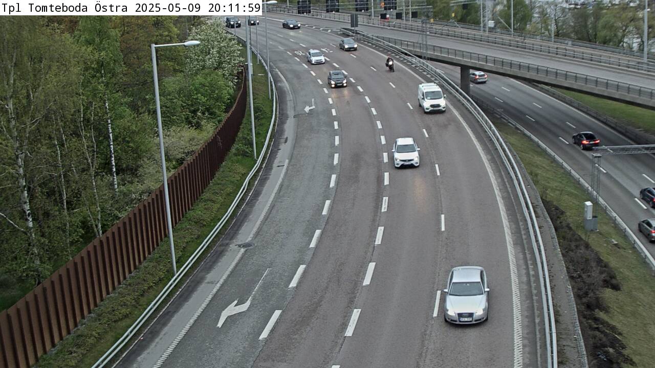 Trafikkamera - Trafikplats Tomteboda Östra, kameran är placerad på E4/E20 Norra länken i höjd med trafikplats Tomteboda och är riktad mot Södertälje.  