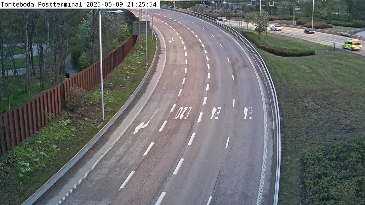 Trafikkamera - Tomteboda postterminal, kameran är placerad på E4/E20 Norra länken i höjd med Tomteboda postterminal och är riktad mot Södertälje.
