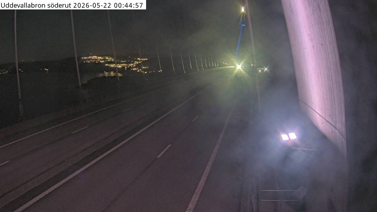 Uddevallabron S — Kameran är placerad på E6 vid Uddevallabron och är riktad Söderut.
