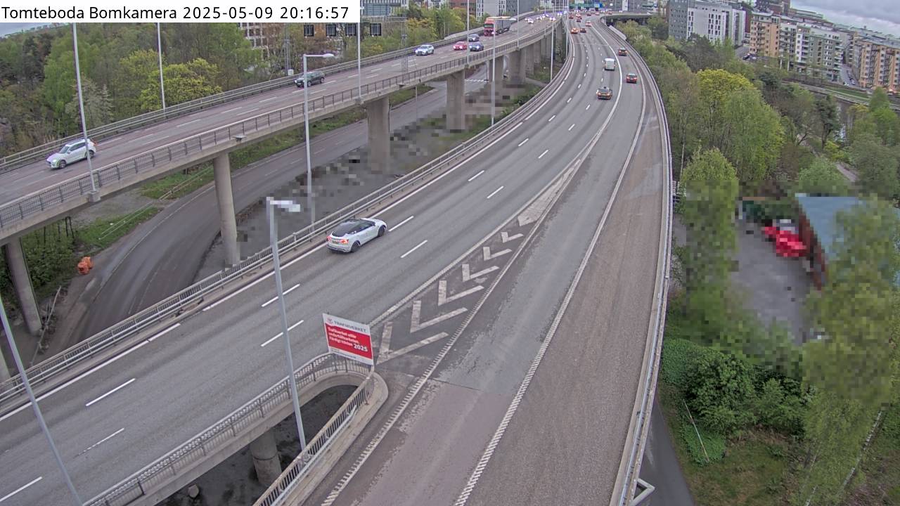 Trafikkamera - Essingeleden, Trafikplats Tomteboda, kameran är placerad på E4/E20 Essingeleden i höjd med trafikplats Tomteboda och trafikplats Kristineberg och är riktad mot Södertälje.