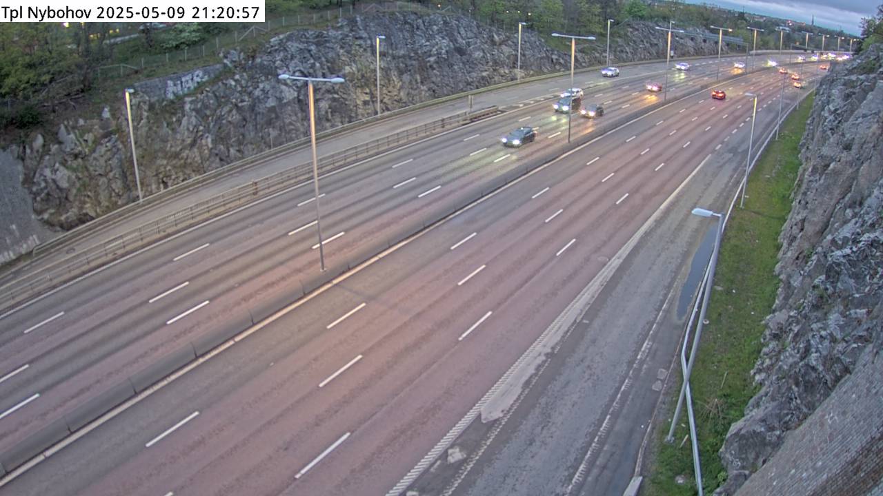 Trafikkamera - Essingeleden, Trafikplats Nybohov, kameran är placerad på E4/E20 Essingeleden i höjd med trafikplats Nybohov och är riktad mot Uppsala.