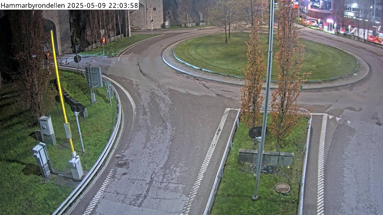 Trafikkamera - Hammarbyrondellen, kameran är placerad på avfarten från 75 Södra länken till Hammarby sjöstad och är riktad mot Gullmarsplan.