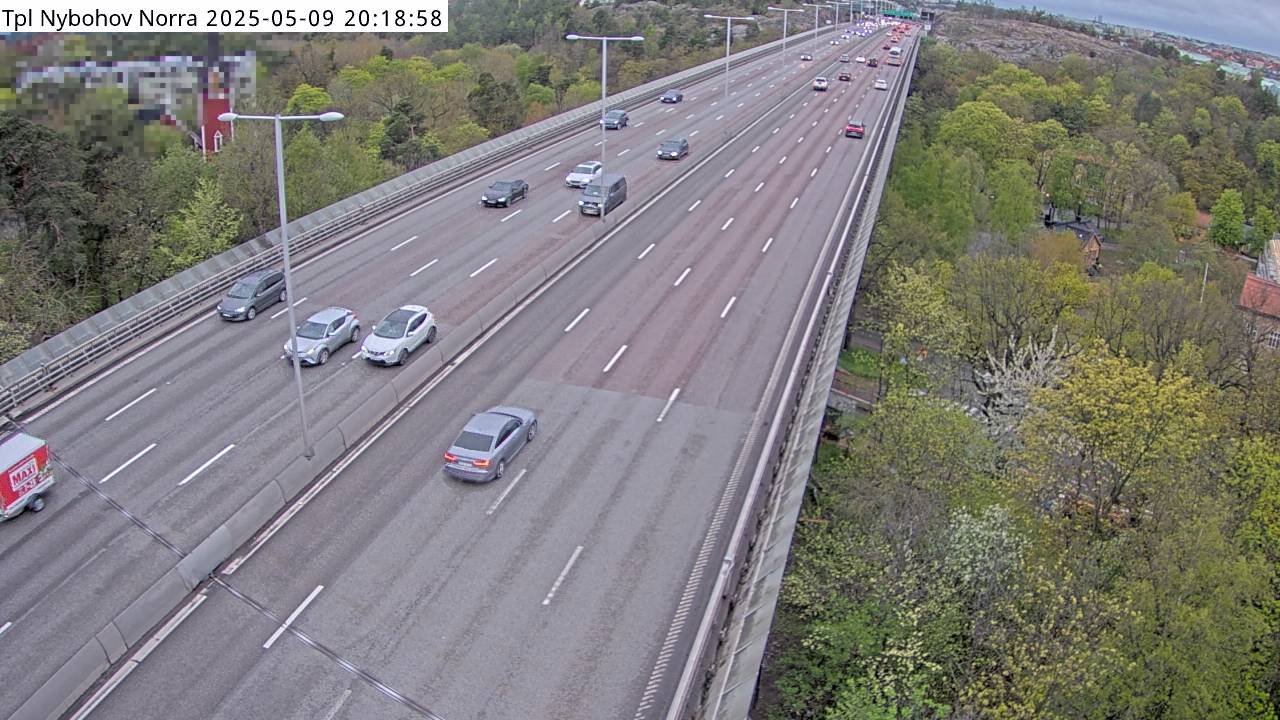 Trafikkamera - Essingeleden, Trafikplats Nybohov Norra, kameran är placerad på E4/E20 Essingeleden i höjd med trafikplats Nybohov norra och är riktad mot Uppsala.