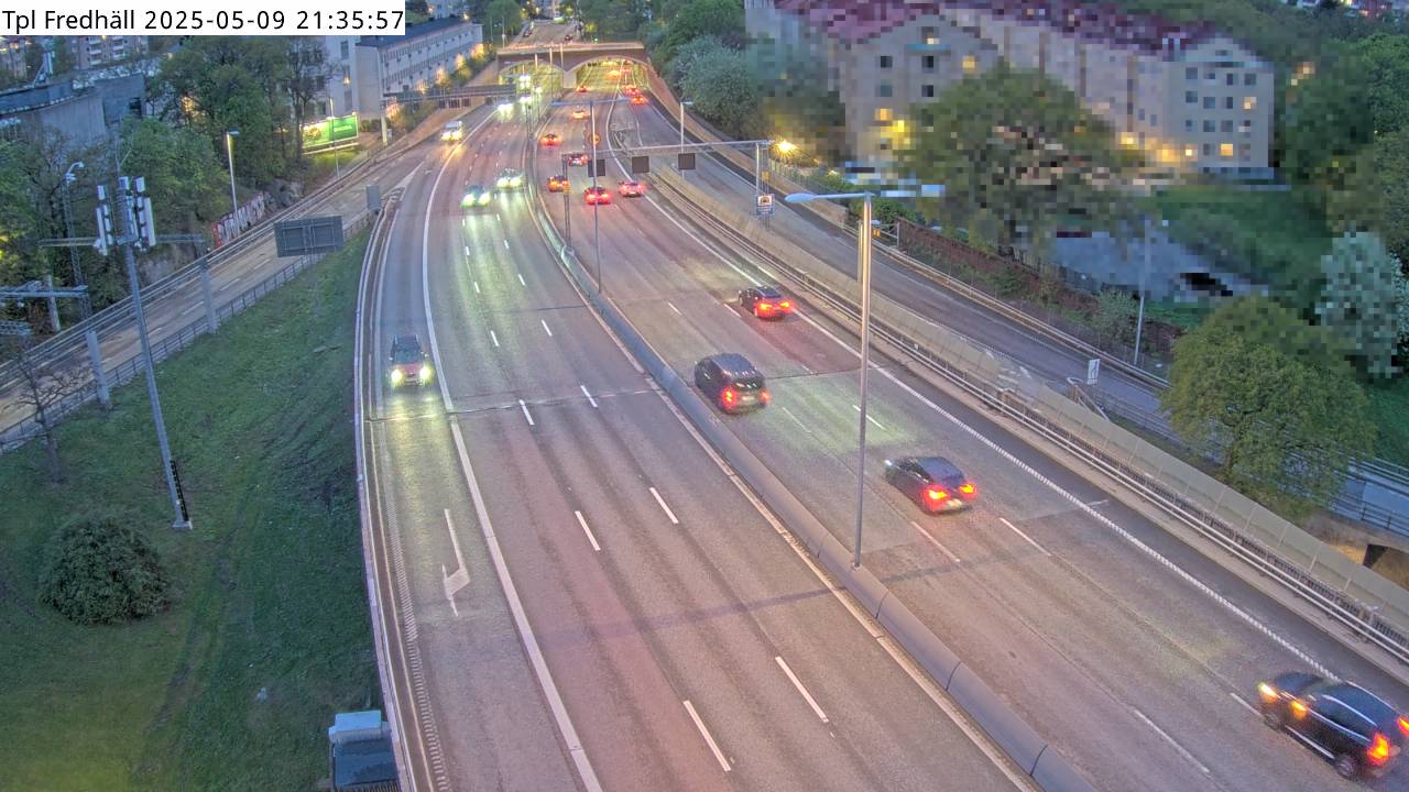 Trafikkamera - Essingeleden, Trafikplats Fredhäll, kameran är placerad på E4/E20 Essingeleden och är riktad mot Södertälje.